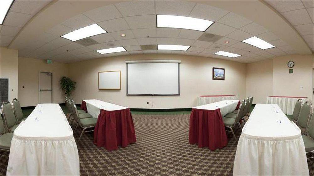 Holiday Inn Express & Suites Tracy, An Ihg Hotel Facilities photo
